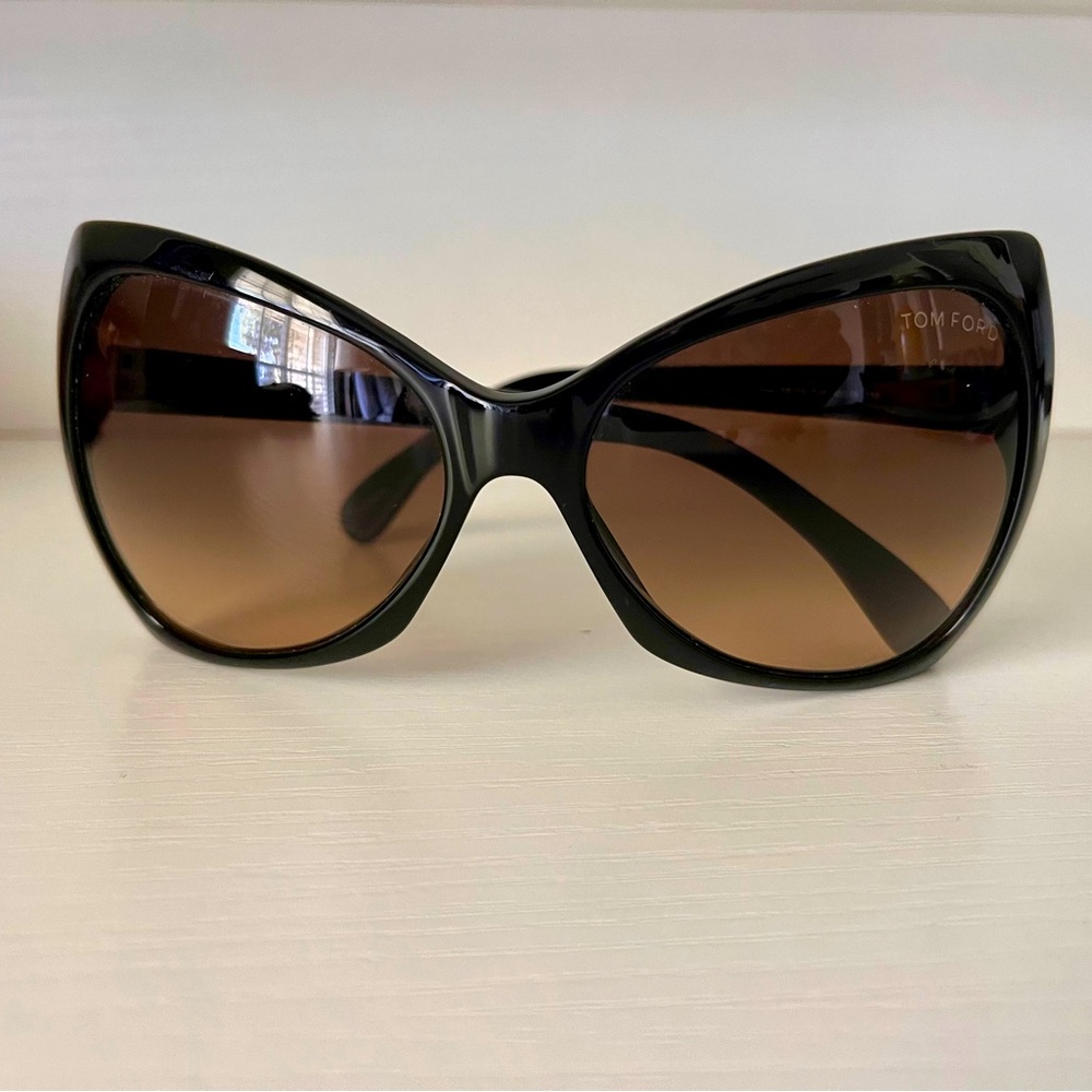 Tom Ford Nico TF Sunglasses. Great condition. Brown gradient. Case included